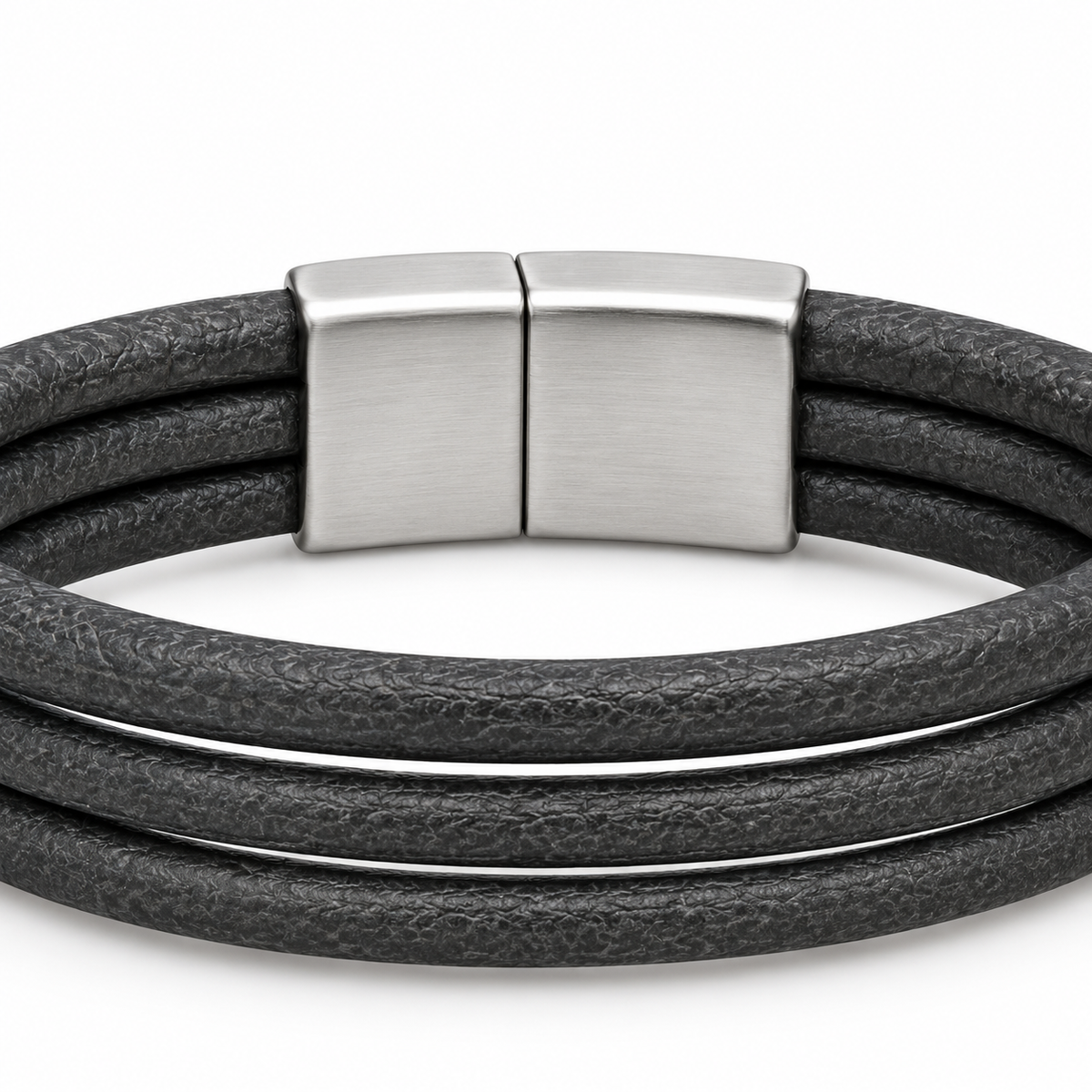 Elegant men's bracelet with durable clasp.
