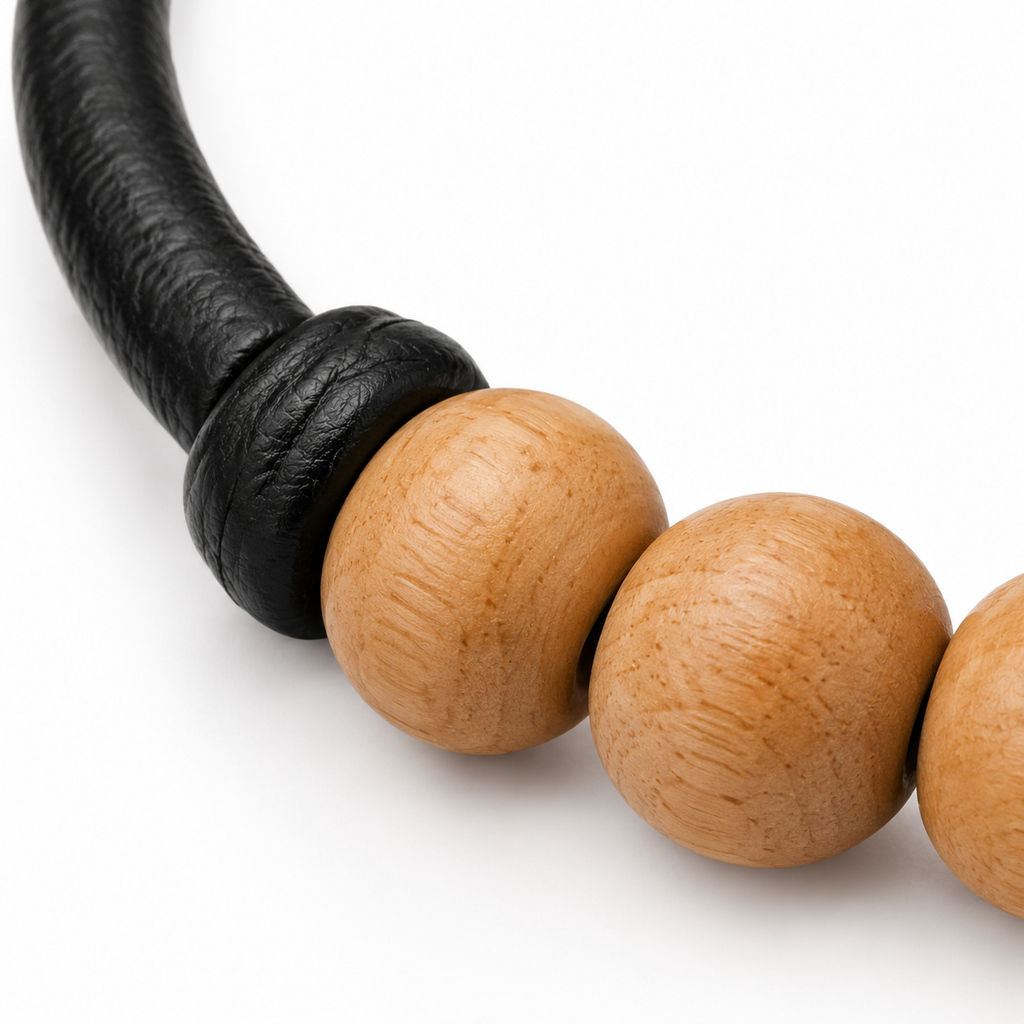 Fashionable unisex accessory with wooden beads.