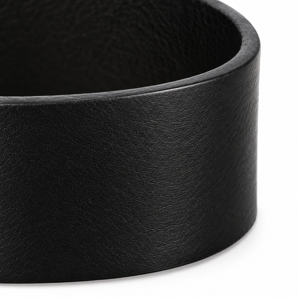 Fashionable men's bracelet with steel clasp.