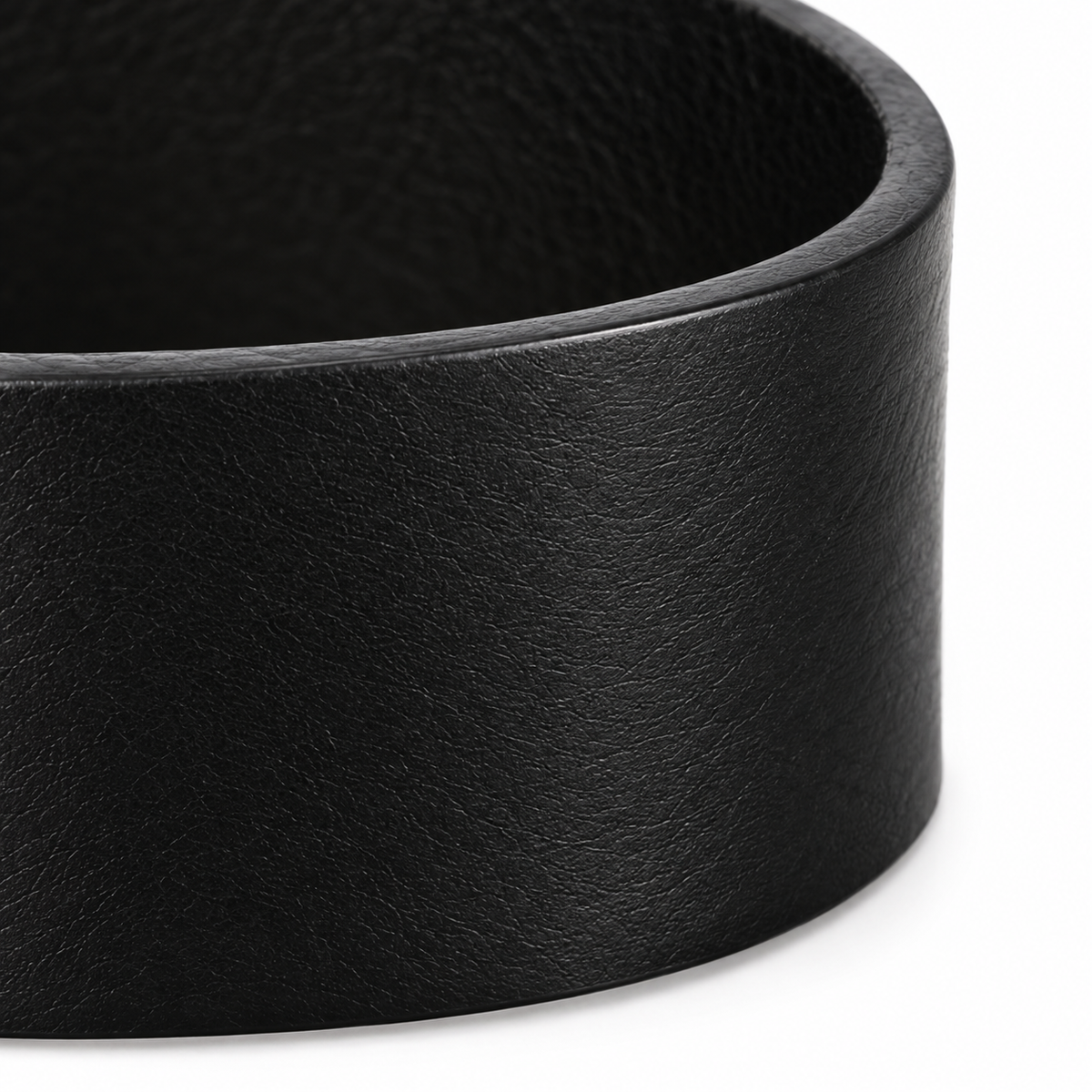 Fashionable men's bracelet with steel clasp.