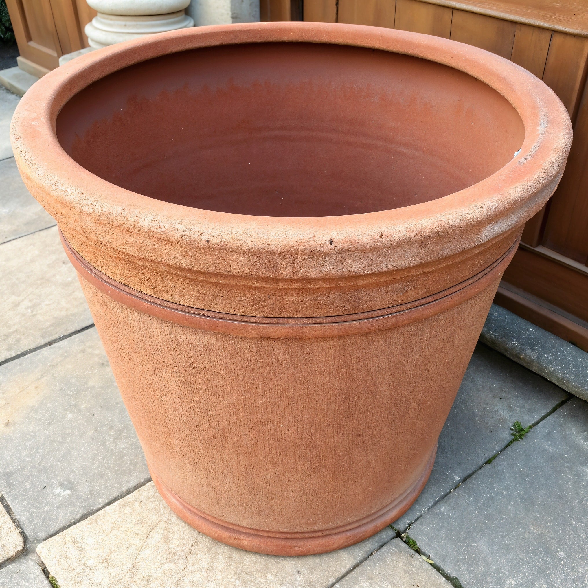 Vensioshop Rustico Terracotta Planter — three-quarter front view showing the entire planter
