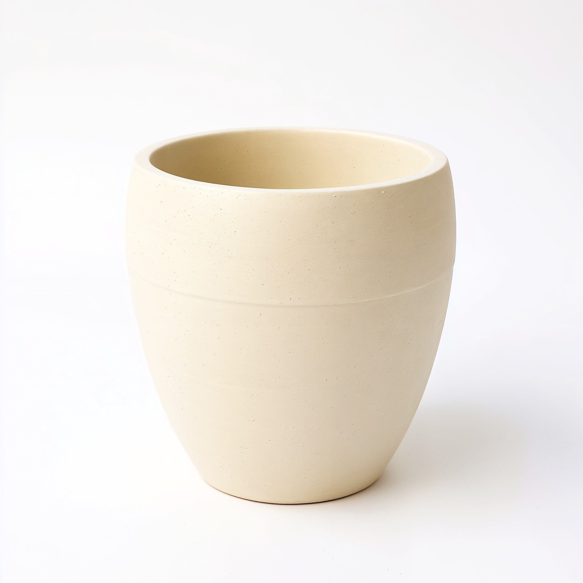 Vensioshop Ivory Ceramic Planter — direct side profile showing the planter's silhouette