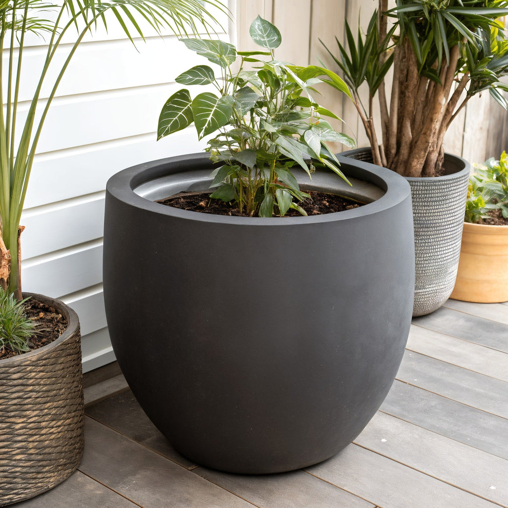 Vensioshop Vaseo Ceramic Planter — three-quarter front view